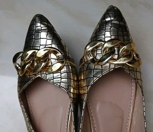 Chic Chain Detail Pointed Flats