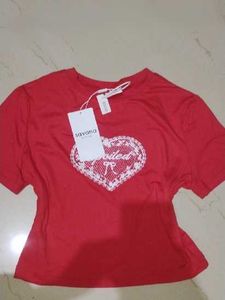 Cute Red Heart Graphic T-Shirt