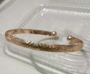 anti tanish Elegant Gold-Tone Cuff Bracelet