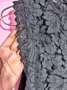 Elegant Black Pleated &amp; Lace Sleeveless Blouse / T