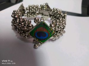 Exquisite Peacock Motif Bracelet