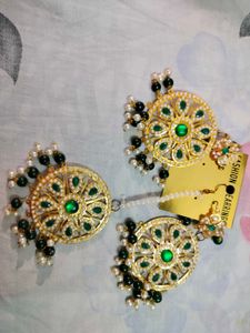 Elegant Green &amp; Pearl Round Earrings