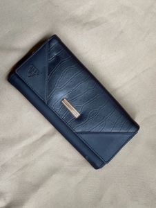 Stylish Black Crocodile Embossed Wallet