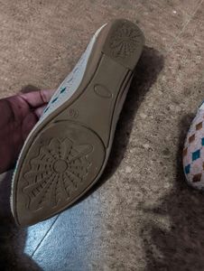 Embroidered Flat Juttis