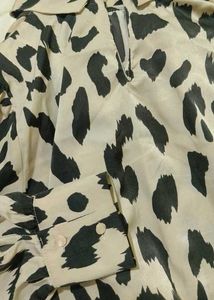 Chic Leopard Print Mock Neck Blouse