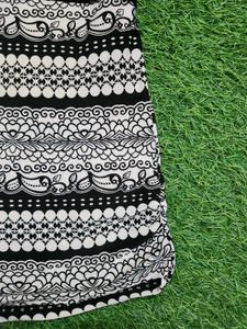Stylish Black &amp; White Printed Kurta