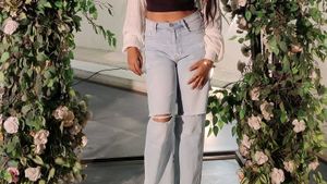 Light Wash Ripped Jeans