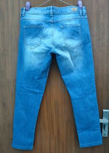 UCB Jeans + WRANGLER Shorts