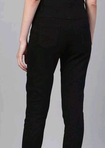 Black High-Waisted Skinny Jeans