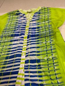 Stylish Women's shirt with Abstract Print