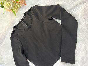 Chic Black Long Sleeve Cropped Top