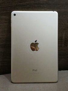 White Apple iPad Mini 4