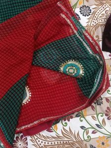 Elegant Geometric Print Saree