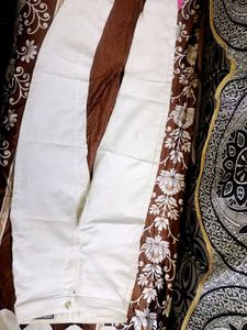 Skinny white pant