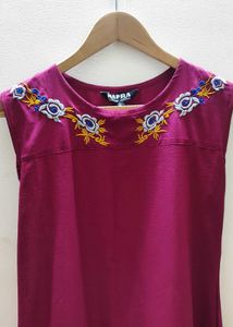 Elegant Sleeveless Kurta with Floral Embroidery