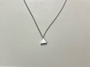 Westside Chic Triangle Pendant Necklace(Unis