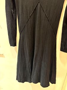 Chic Black Long-Sleeve V-Neck Dress