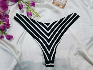 🇳🇿💫🎀Black and White Striped Thong Panty