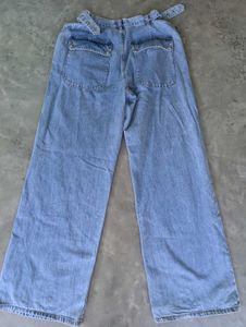🇺🇸Fashionnova's Light Wash Wide Leg Jeans with(a