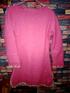 Baby Pink Woolen Kurti .ye Bilkul New H Bs Tag Ni H .ise Maine Sirf 20 Mint K Liye Pahna Tha Isliye Fit Kiya Bs.