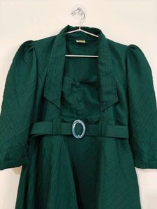 🆕 Elegant Green Belted Midi Dress