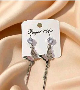 Elegant Leaf Design Earrings