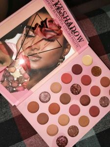 🌸 All-in-One Makeup Palette – Just ₹299 + FREE Sc