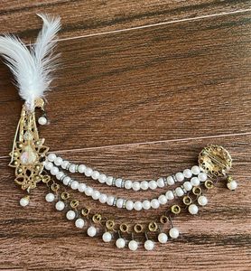 Exquisite Pearl &amp; Crystal Brooch with Feather
