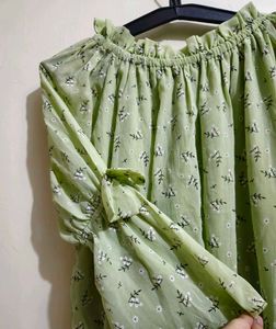 Sage 💚 Floral Off-Shoulder Blouse! 🍏