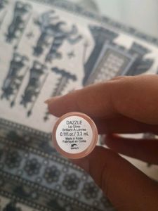 Positive light luminizing lip gloss