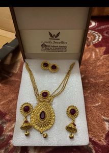 Exquisite Gold-Tone Indian Jewelry Set with Red St