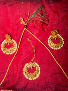 Exquisite Kundan &amp; Pearl Necklace Set