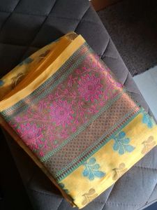 UNUSED Elegant Yellow Saree with Floral Motifs
