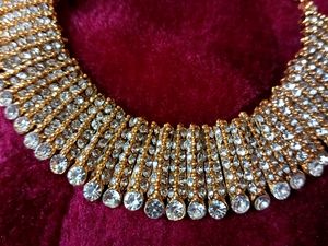STONE NECKPIECE FOR WOMEN
