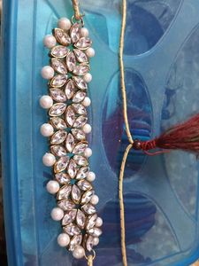Elegant Kundan &amp; Pearl Maang Tikka
