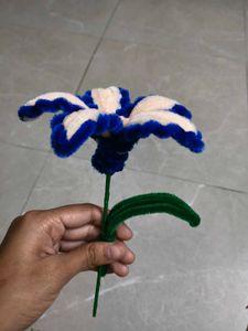 Blue &amp; Beige Pipecleaner Flower
