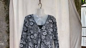 71810. Chic Floral Print Blouse