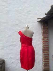 Chic Red One-Shoulder Cocktail Dress
