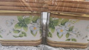 4 Airtight boxes with tray