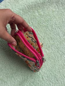 The Body Shop Strawberry Pouch