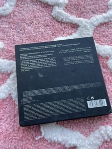 HUDA BEAUTY HIGHLIGHTER