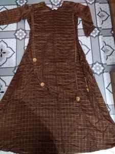 Elegant Brown Checked gown