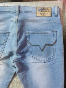 Light Wash blue torn Jeans