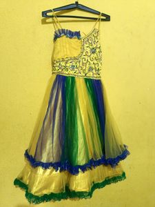 FROCK FOR GIRLS UNDER 12 TO 13 YEARS . NEWW