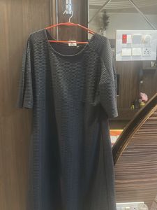 Chic Textured Black Midi Dress