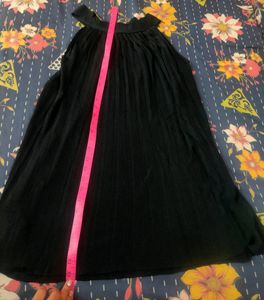 Bold Top Fully Stretched With Length 33 Can Be Wearable With Shrug Also And Used As Midy Too....it Will Fitted With Belt Too.....Can Be Wear With Boots And Leggings Also If You Don't Like To Wear Bold