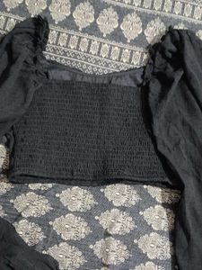 Chic Black Puff Sleeve Crop Top