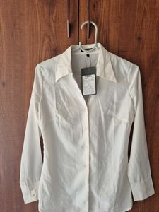 Elegant White Collared Shirt by Globus