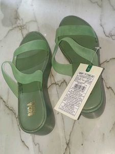 Green Jelly Slides - Trendy &amp; Comfy