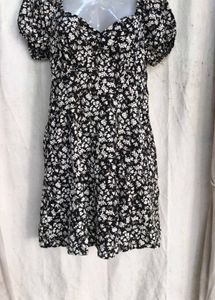 1539. Chic Floral Print Mini Dress